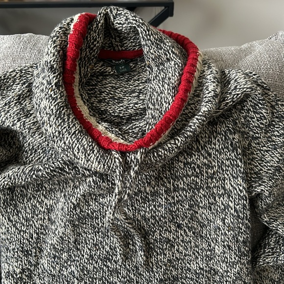 Cozy Black and White Sweater with Red Accents - Picture 3 of 3